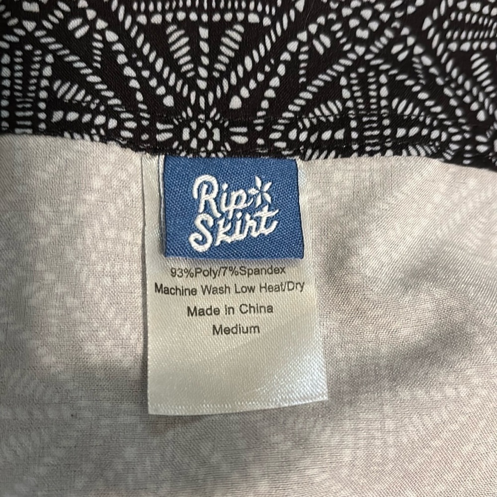 Ripskirt hawaii batik pattern, size M, in very good condition. Pockets - Picture 5 of 8